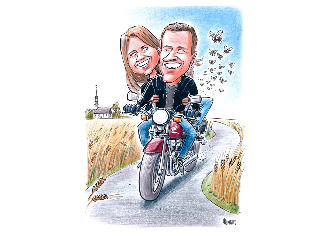 Karikatūra zīmēta no iesūtītām fotogrāfijām, jaunais pāris uz motocikla